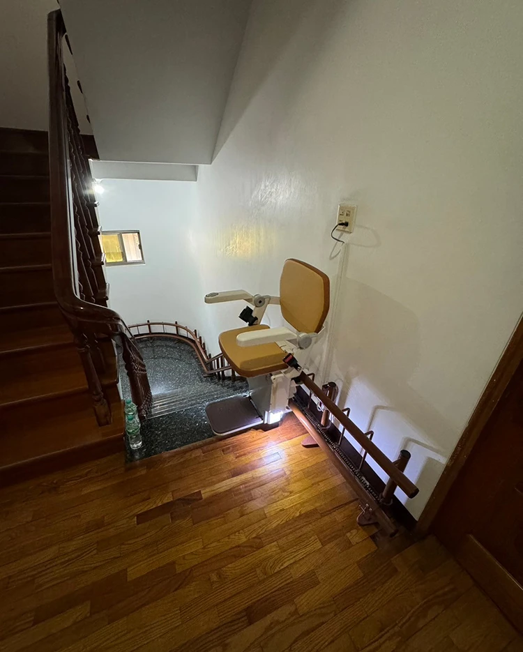 Arc-staircase-Curved-yellow-1Fto2F (3)